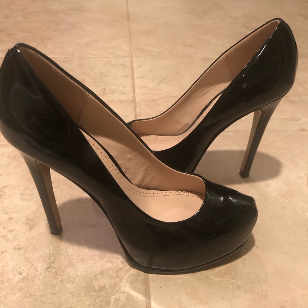 Black Patent Leather Size 7 Pumps